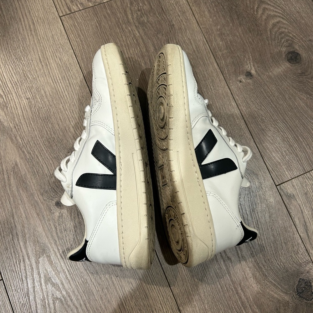 Veja White and Black Sneakers - Picture 4 of 7